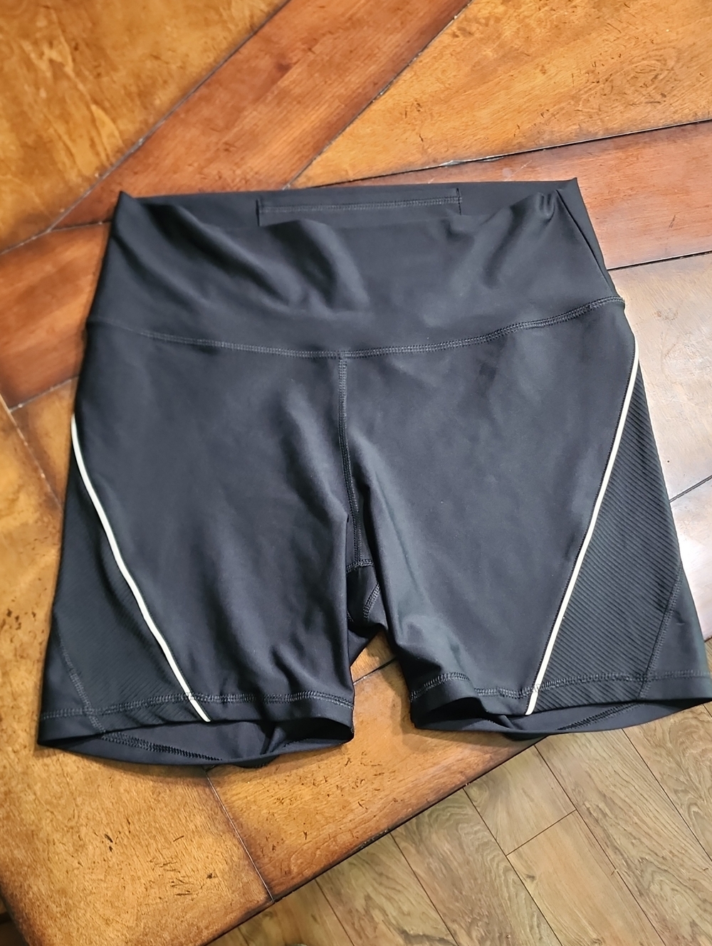 Lg Old Navy Black Women's Bike Shorts with Cream Piping